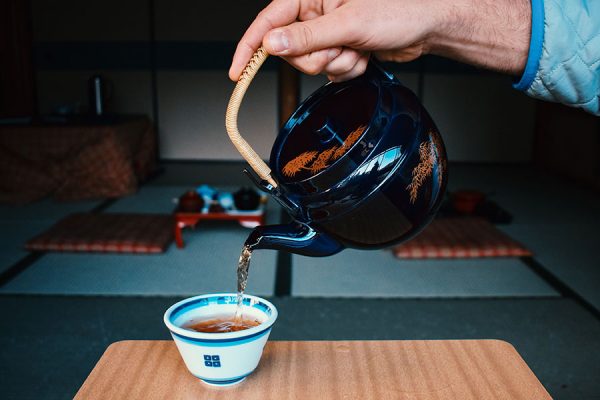 日本人不買咖啡，是因為他們小時候的生活中完全沒有跟咖啡有任何連繫，他們父母，身邊的人每天都在喝茶